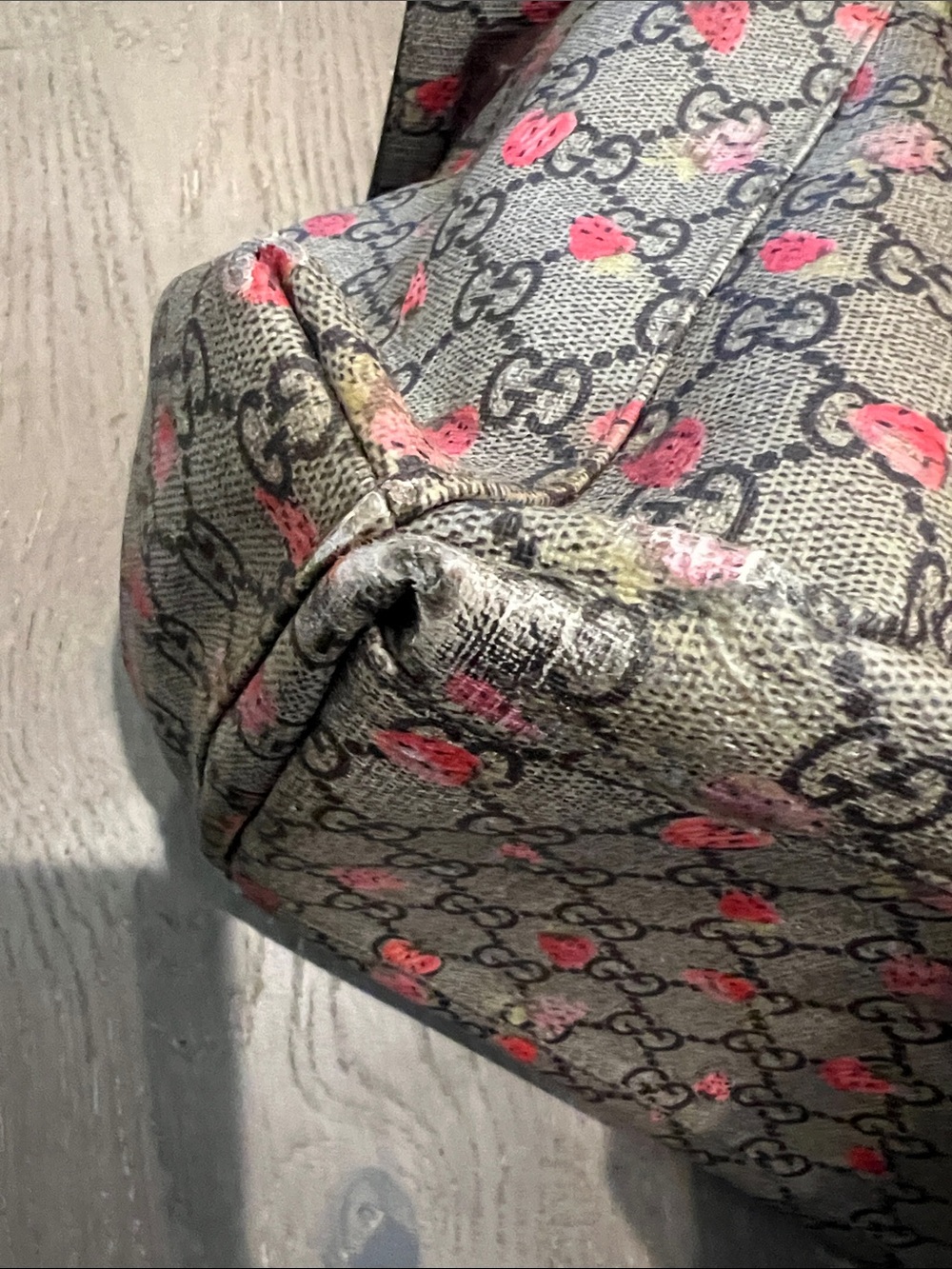 Gucci GG Supreme Diaper Bag with Strawberry Motif - Limited Edition - Picture 7 of 16